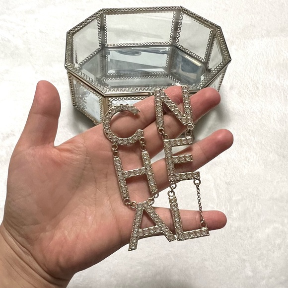 🚫SOLD🚫 Chanel RUNWAY Crystal Statement Letters Earrings - Picture 4 of 11